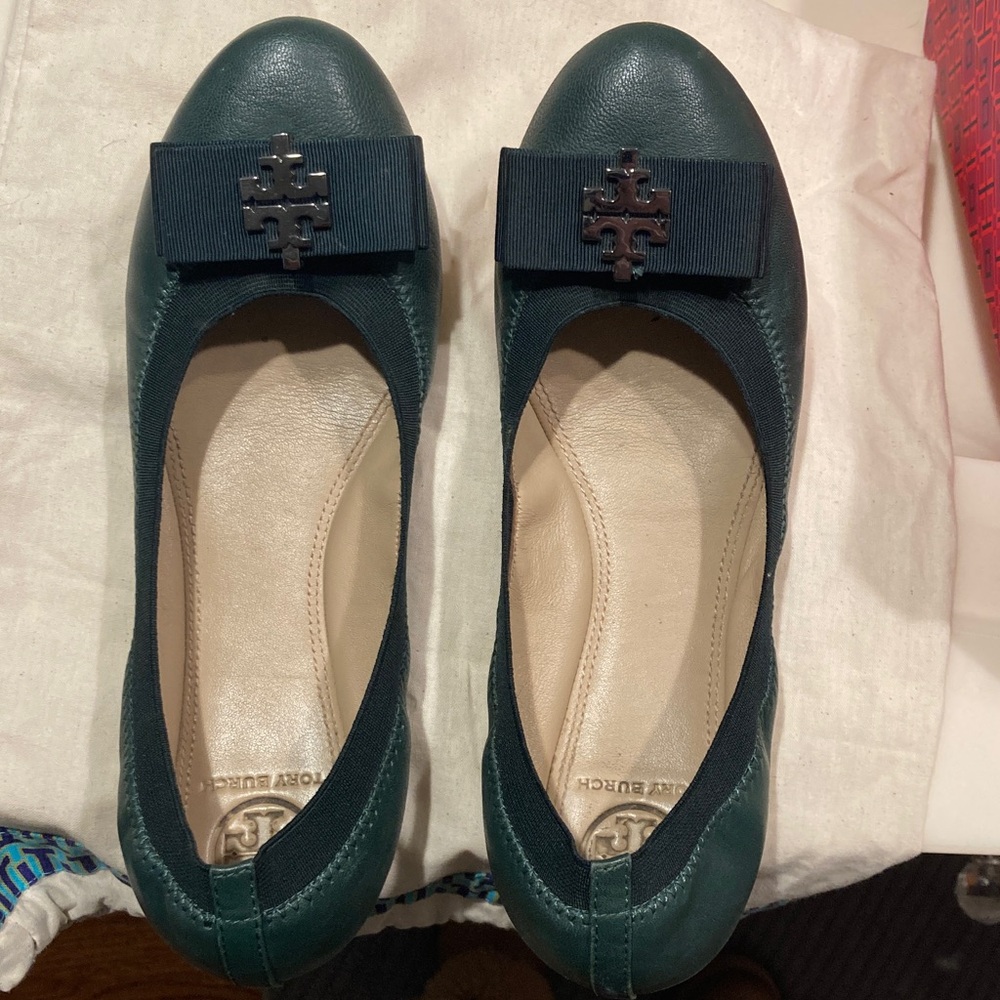 Tory Burch 8.5 Sedgwick ballet Dark Green Leather Flats. With box and bag